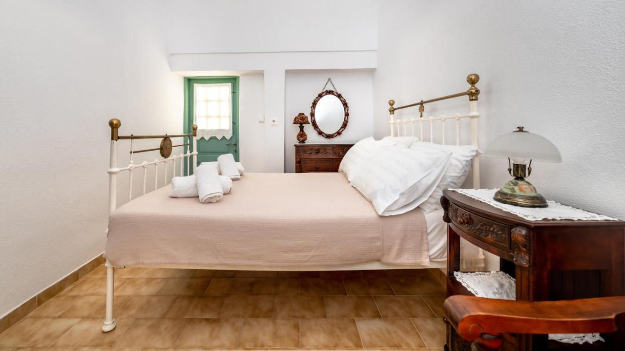 Authentic Santorinian Home Experience Fira  Eksteriør billede