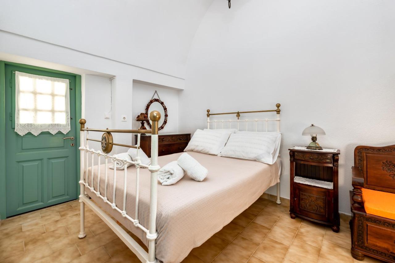 Authentic Santorinian Home Experience Fira  Eksteriør billede