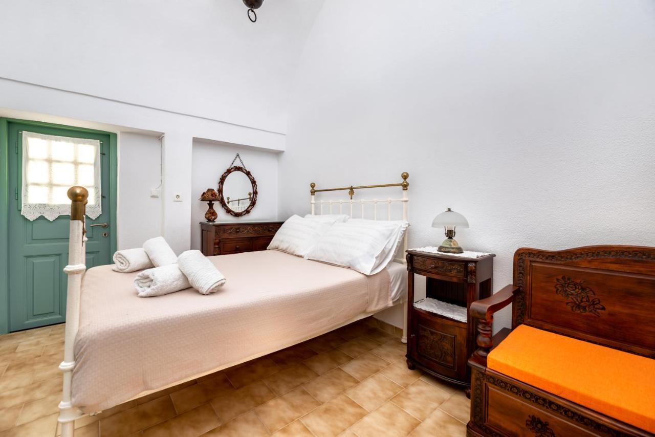 Authentic Santorinian Home Experience Fira  Eksteriør billede
